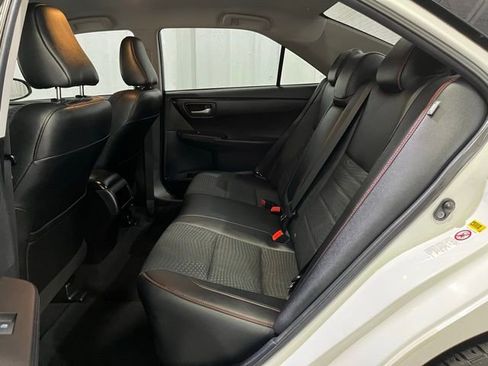 Used 2015 Toyota Camry SE image 11