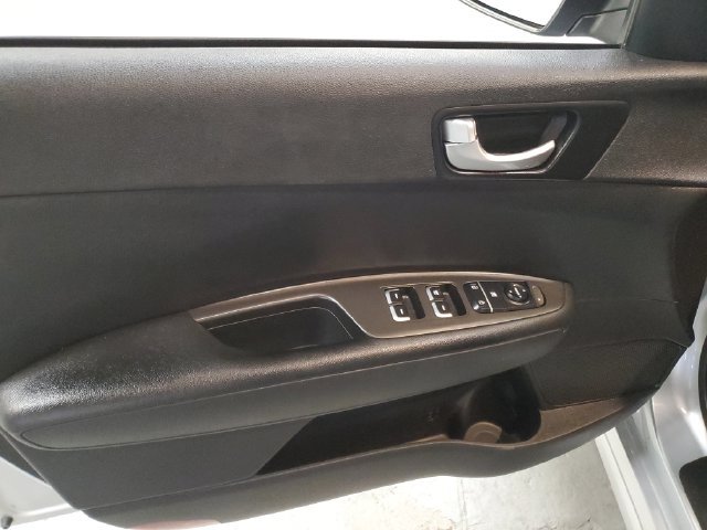Used 2018 Kia Optima LX FWD image 12