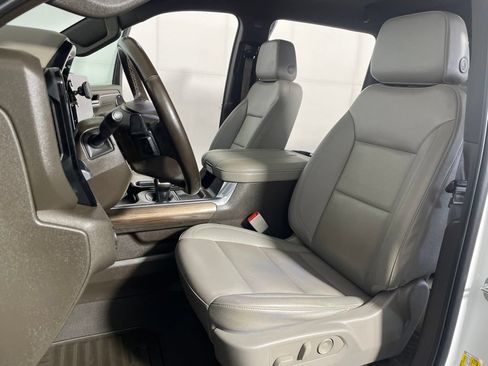 Used 2024 Chevrolet Silverado 1500 LT w/ Leather Package AWD/4WD image 11