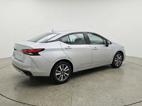 Used 2025 Nissan Versa SV image 9