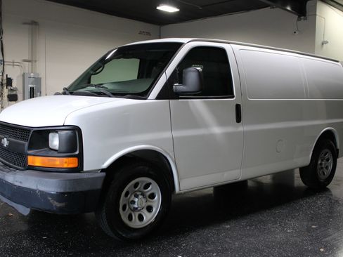 Used 2009 Chevrolet Express 1500 RWD image 6