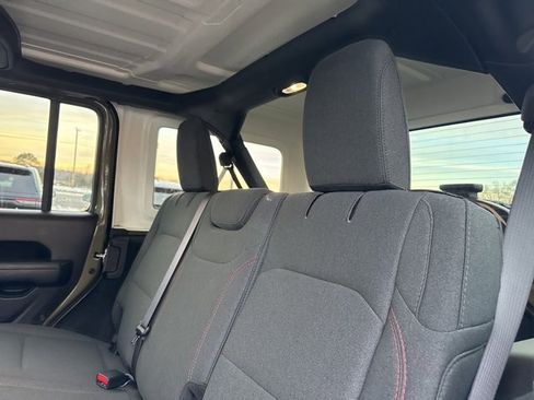 Used 2025 Jeep Wrangler Unlimited Rubicon image 18