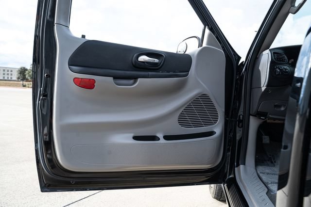 Used 2003 Ford F150 Lightning RWD image 18