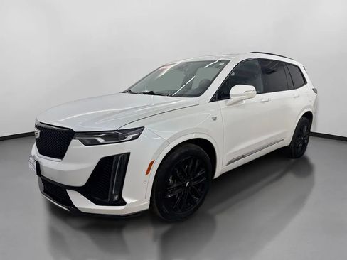 Used 2021 Cadillac XT6 Sport w/ LPO, ONYX Package image 4