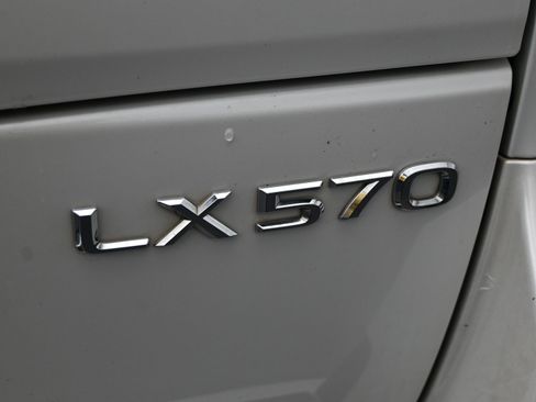 Used 2019 Lexus LX 570 4WD image 11