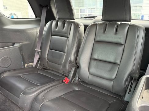 Used 2013 Ford Explorer XLT image 16