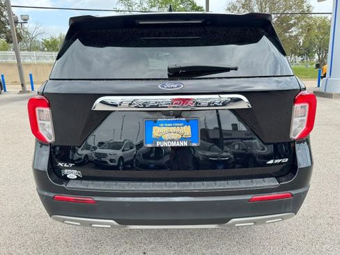 Used 2023 Ford Explorer XLT w/ Equipment Group 202A image 4