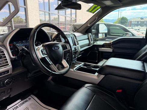 Used 2017 Ford F250 Lariat w/ Lariat Ultimate Package AWD/4WD image 7