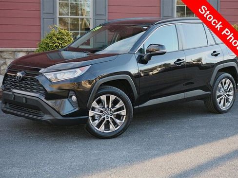 Used 2021 Toyota RAV4 XLE Premium image 1