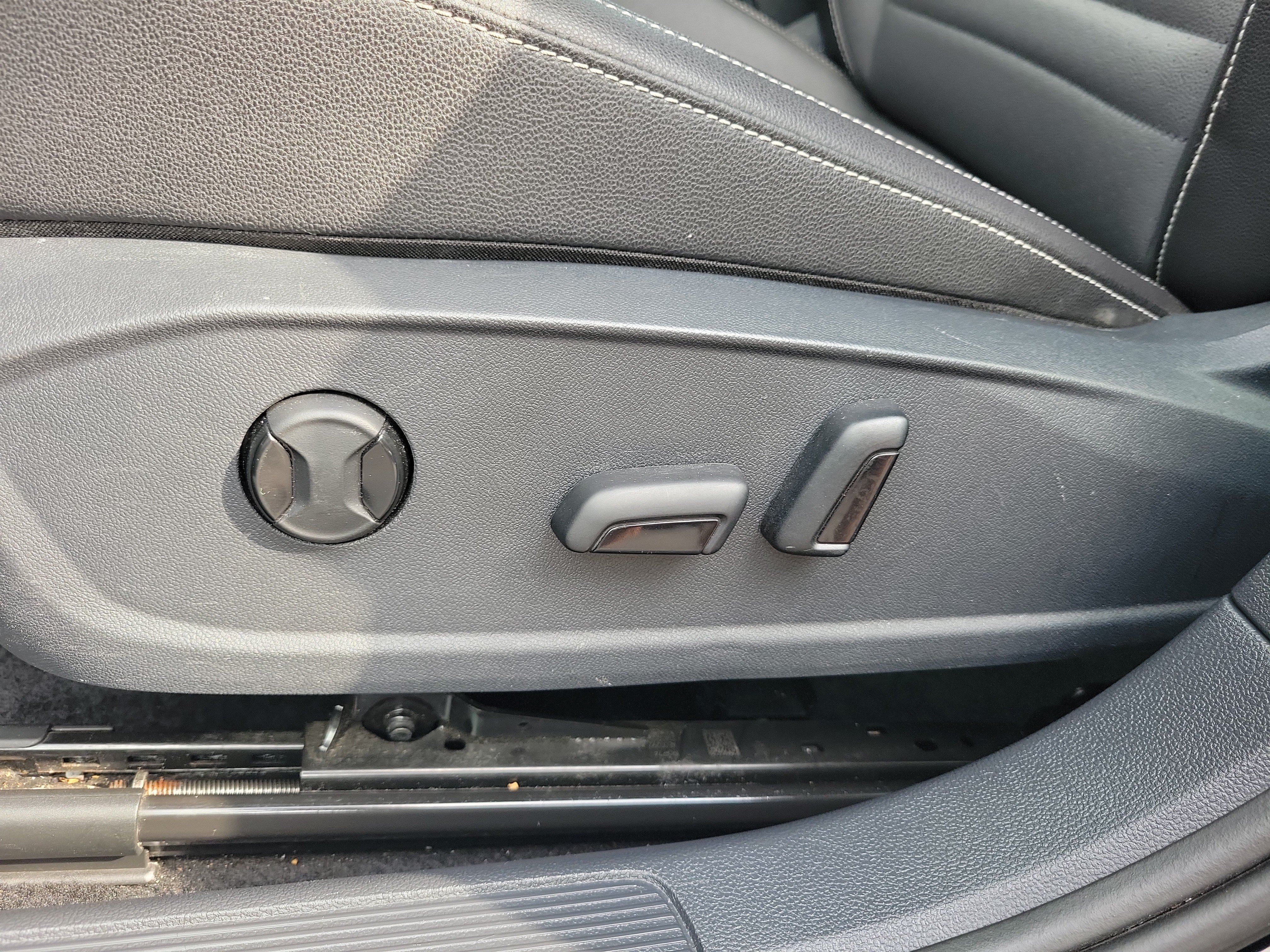Used 2024 Volkswagen Jetta SE FWD image 18
