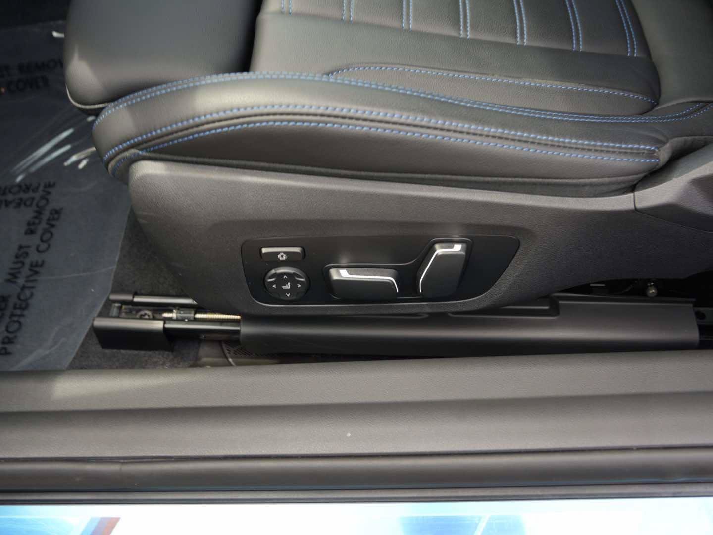 Used 2025 BMW M240i Coupe RWD image 13
