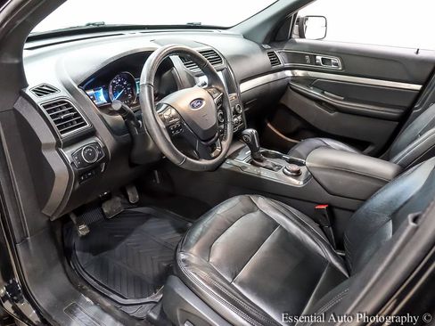 Used 2018 Ford Explorer XLT w/ Equipment Group 202A image 14