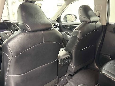 Certified 2022 Toyota Highlander XLE image 26