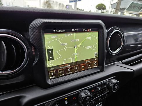 Used 2021 Jeep Wrangler Unlimited Sahara image 22