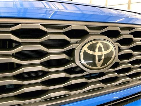 Used 2020 Toyota Tacoma TRD Off-Road w/ Blackout Package image 29