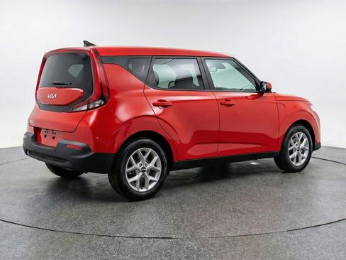 Used 2025 Kia Soul LX w/ LX Technology Package image 7