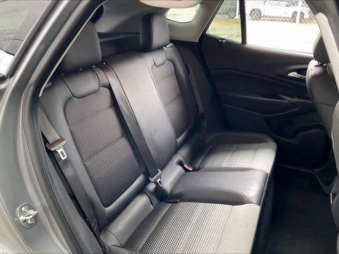 Certified 2025 Chevrolet Trax LT image 19