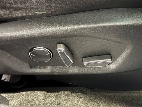 Used 2017 Ford Explorer XLT w/ XLT Technology Feature Bundle AWD/4WD image 19
