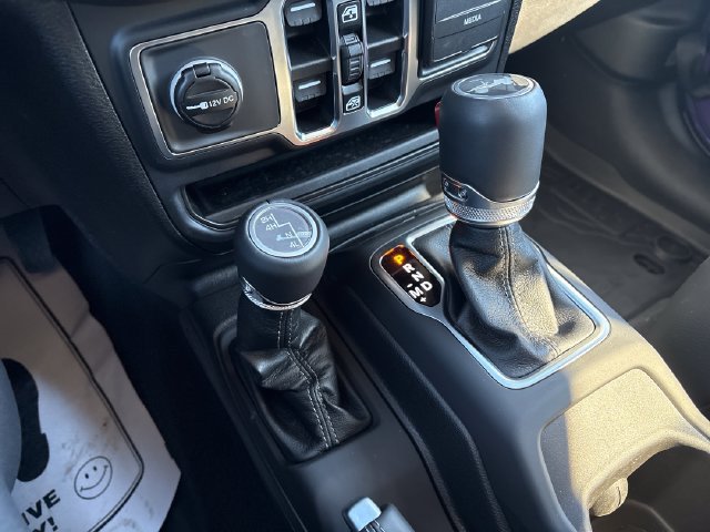 Used 2026 Jeep Wrangler Unlimited Sahara w/ Technology Group AWD/4WD image 17