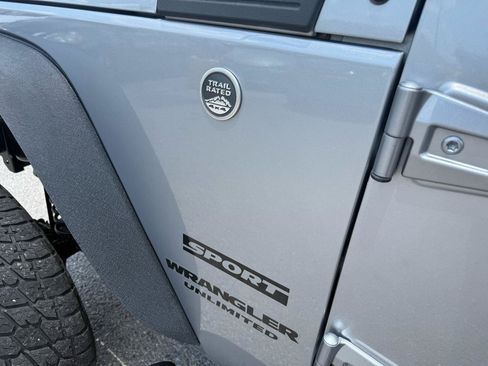 Used 2017 Jeep Wrangler Unlimited Sport w/ Connectivity Group AWD/4WD image 8