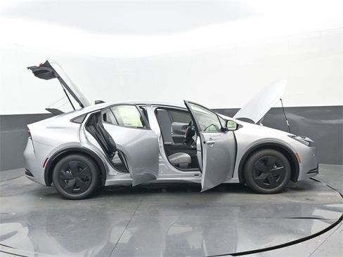 New 2026 Toyota Prius LE image 30