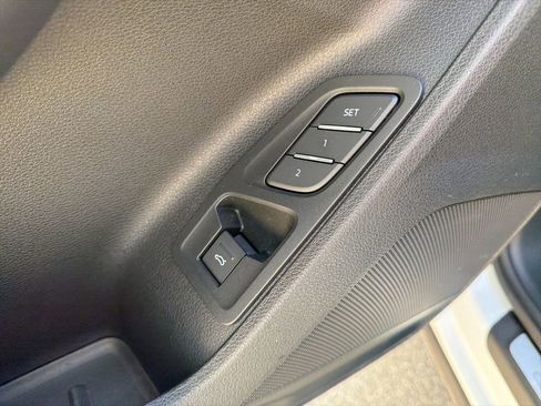 Used 2025 Audi Q3 2.0T Premium w/ Convenience Package AWD/4WD image 17