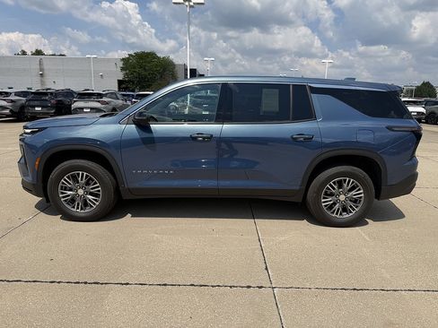 Used 2024 Chevrolet Traverse LS FWD image 3