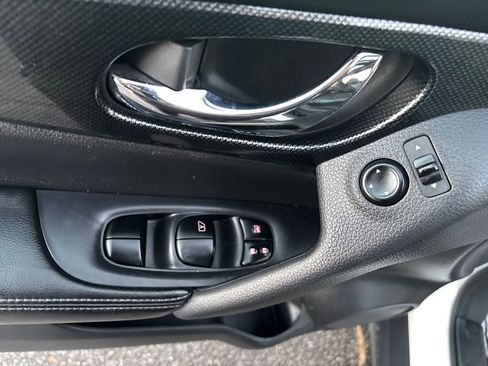 Used 2015 Nissan Rogue SL w/ SL Premium Package image 13