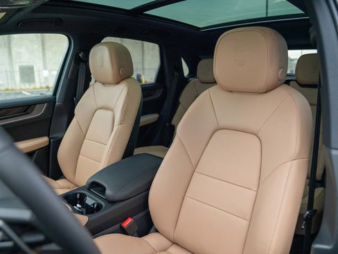 New 2026 Porsche Cayenne image 5