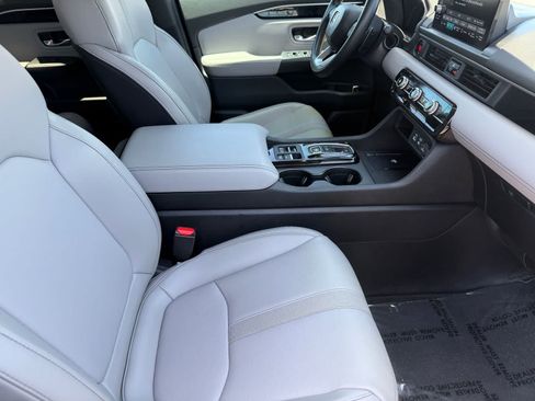 Used 2024 Honda Pilot EX-L image 11