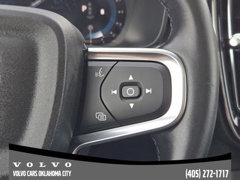 Certified 2025 Volvo XC40 B5 Core image 28