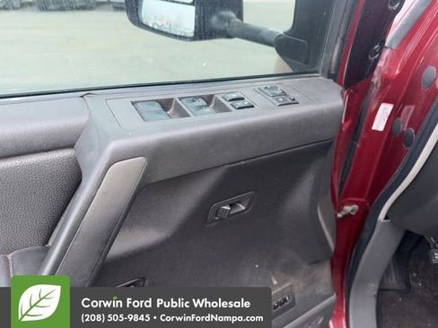 Used 2005 Nissan Titan LE w/ (U01) Nissan Navigation Pkg image 10