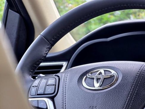 Used 2016 Toyota Highlander LE AWD/4WD image 19