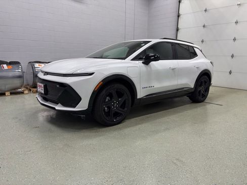 Used 2024 Chevrolet Equinox EV RS image 6