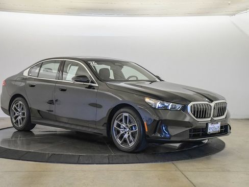 Used 2026 BMW 530i xDrive w/ Premium Package AWD/4WD image 5