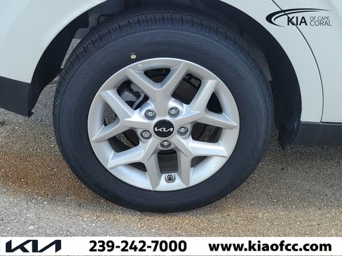 Certified 2025 Kia Soul S FWD image 8