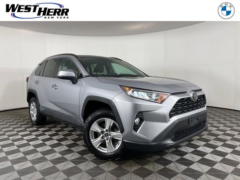 Used 2020 Toyota RAV4 XLE image 1