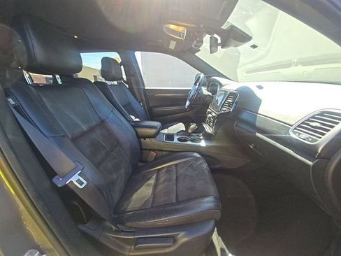 Used 2020 Jeep Grand Cherokee Altitude RWD image 3