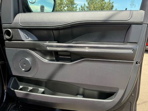 Used 2019 Ford Expedition XLT w/ Equipment Group 202A AWD/4WD image 27