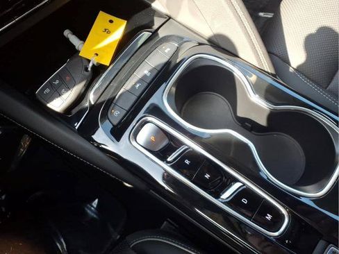 Used 2023 Buick Envision Essence FWD image 11