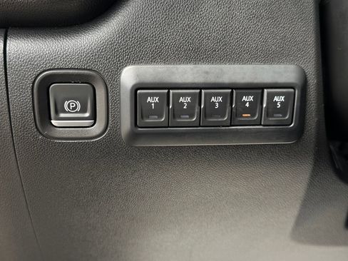 Used 2022 Chevrolet Silverado 2500 Custom w/ Custom Value Package AWD/4WD image 16