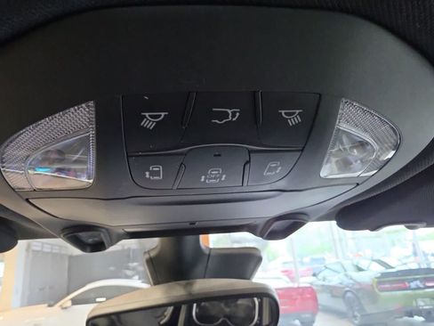 Used 2026 Chrysler Pacifica Limited FWD image 30
