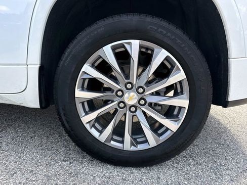 Used 2023 Chevrolet Traverse Premier FWD image 10