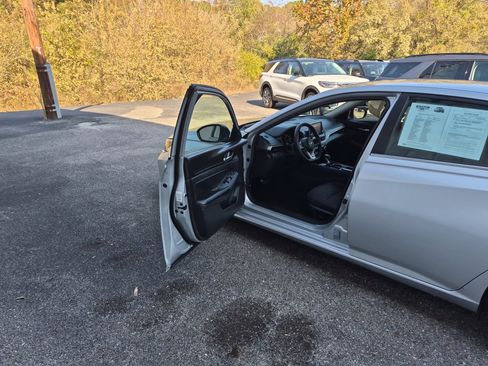 Used 2024 Nissan Altima 2.5 SV image 9