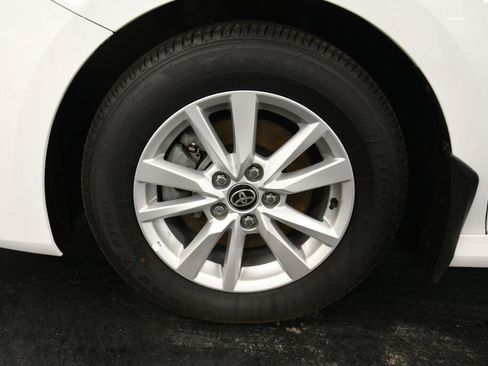 Used 2025 Toyota Camry LE image 31