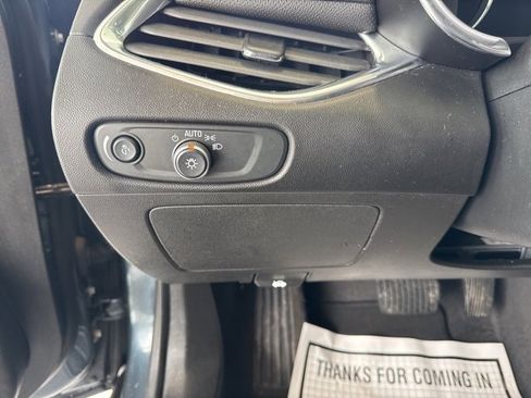 Used 2020 Chevrolet Malibu Premier image 18