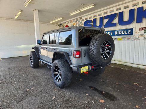 Used 2022 Jeep Wrangler Unlimited Sahara w/ Cold Weather Group image 9