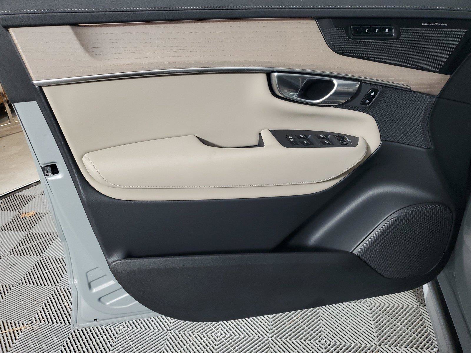 Certified 2026 Volvo XC90 B6 Plus AWD/4WD image 19