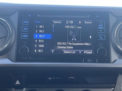 Used 2017 Toyota Tacoma TRD Sport w/ Tow Package (A/T) image 24