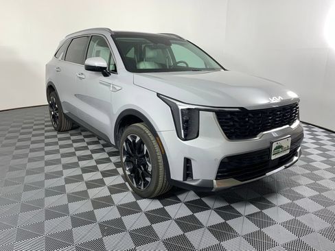Certified 2025 Kia Sorento EX w/ Panoramic Sunroof Package AWD/4WD image 14
